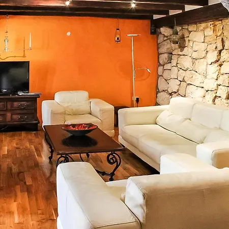 別荘 2 Bedroom Gorgeous In Grizane-belgrad Barci