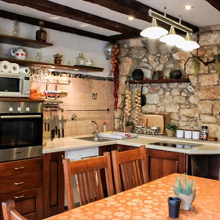 2 Bedroom Gorgeous In Grizane-belgrad *