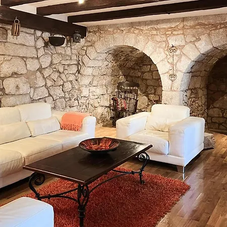 2 Bedroom Gorgeous In Grizane-belgrad