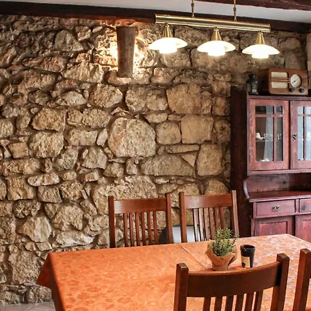 2 Bedroom Gorgeous In Grizane-belgrad Vikendica Barci
